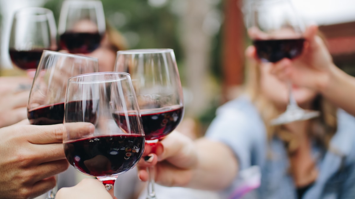 Site internet pour courtier en grands crus à Bordeaux : capter une clientèle internationale qui ne se déplace plus