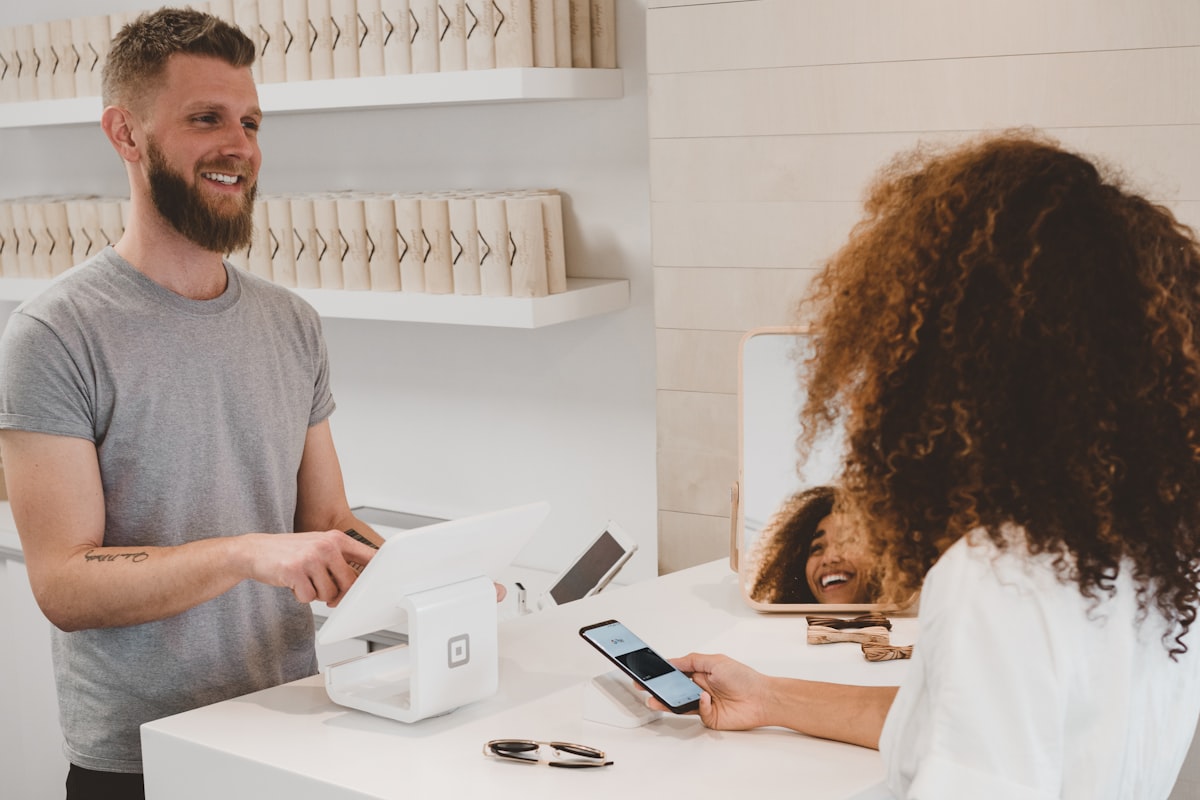 Marketplace multi-vendeurs sur-mesure : lancer une place de marché